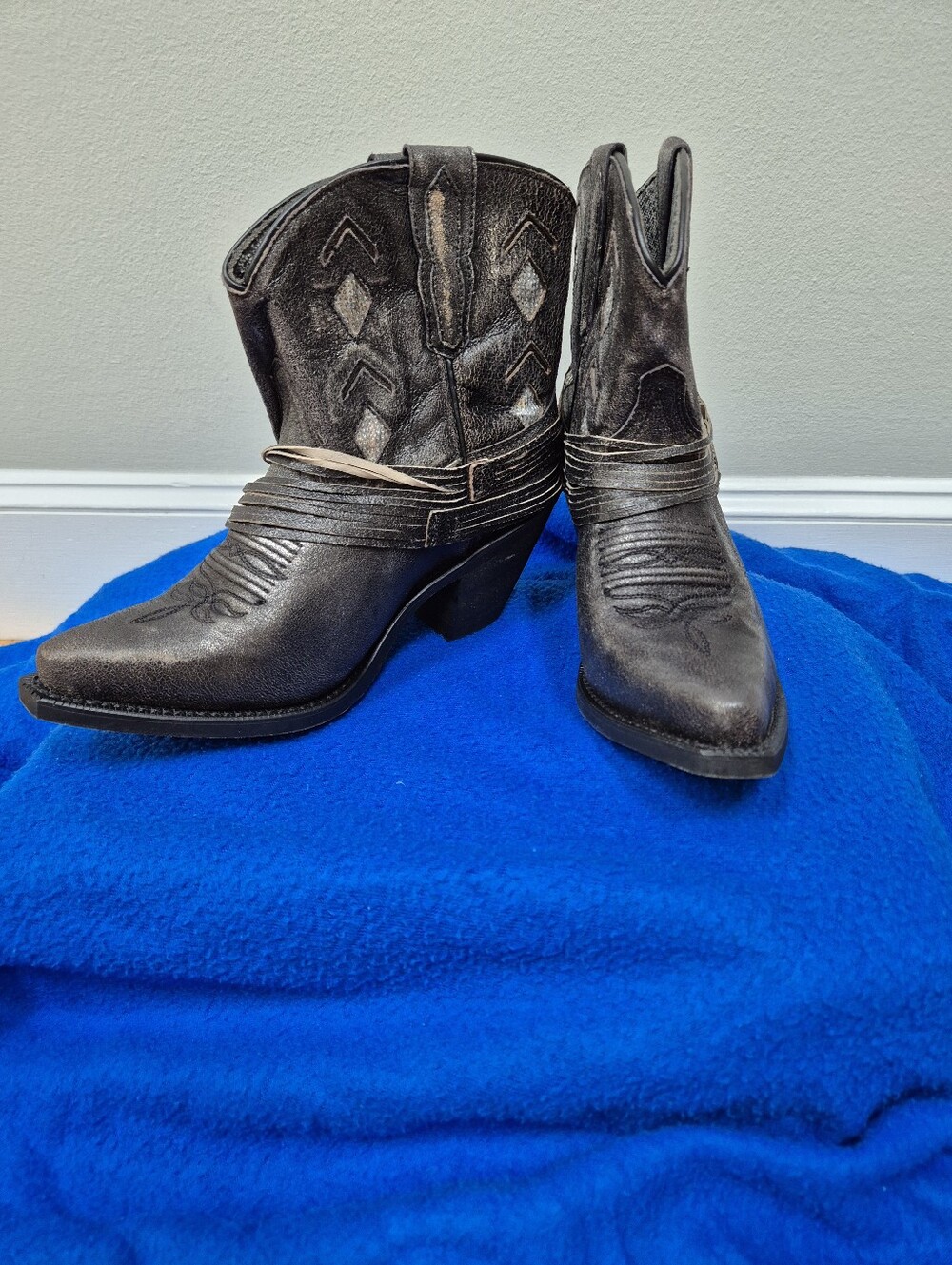 Laredo Jett 51017 Distressed Metallic Silver Fringe Western Boots Women's 7.5 M